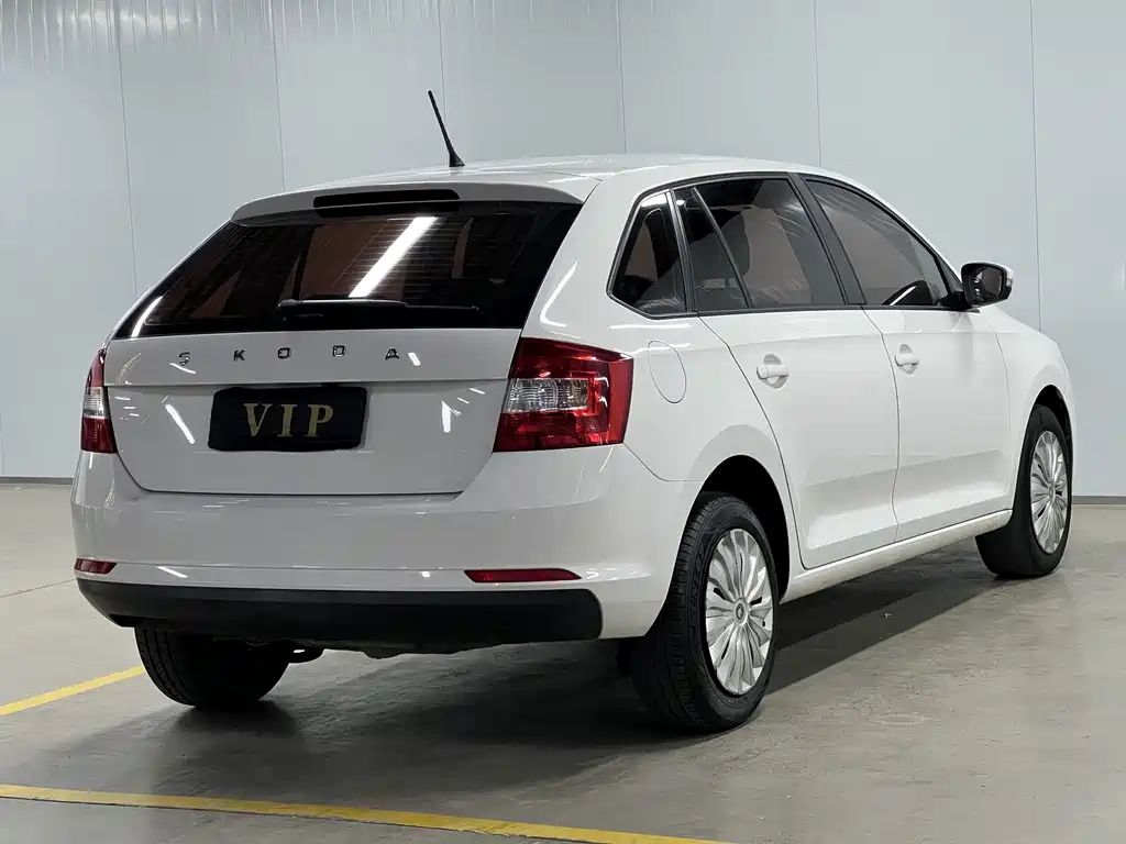 Rapid Spaceback Facelift 1.5 L Auto Standard CN-VI