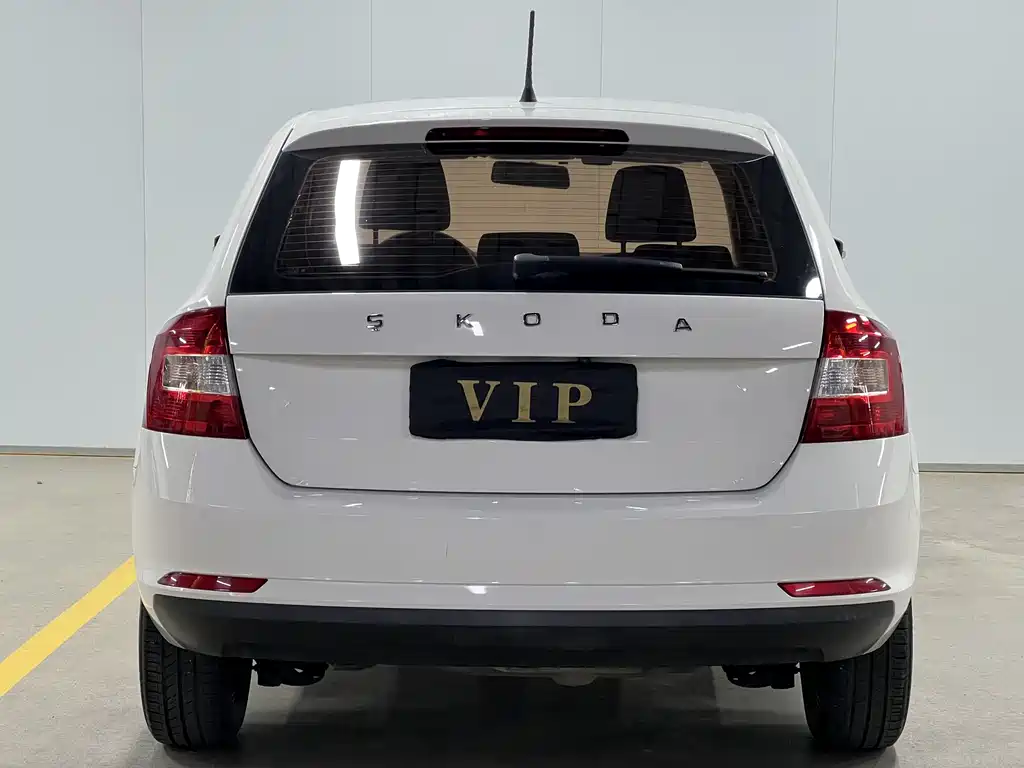 Rapid Spaceback Facelift 1.5 L Auto Standard CN-VI