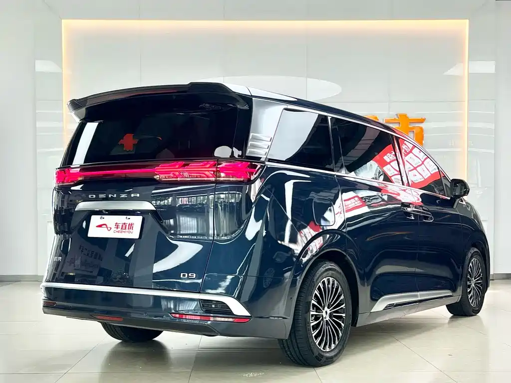 Denza D9 DM-i 970 4 WD Flagship