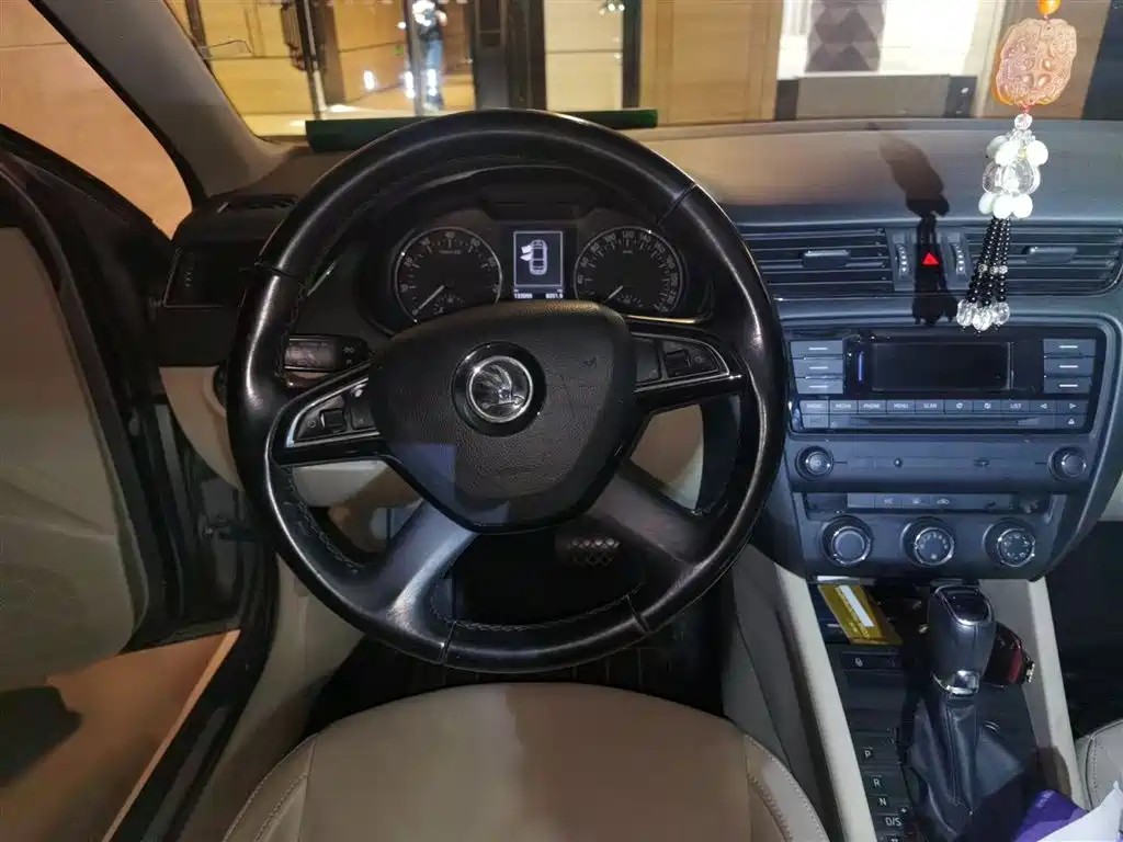 Octavia 1.6 L Auto Elegant