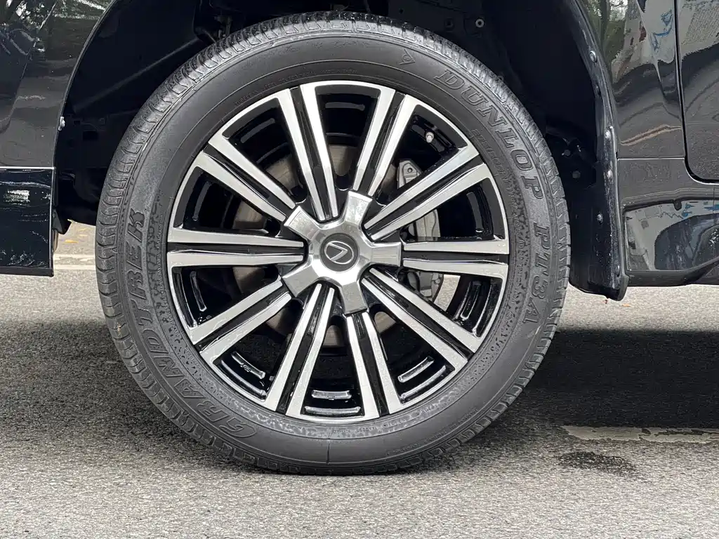 Lexus LX 570 Distinguished Luxury