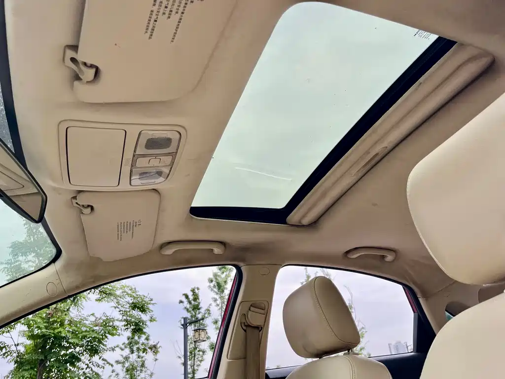Eado 1.6 L Manual Luxury CN-V