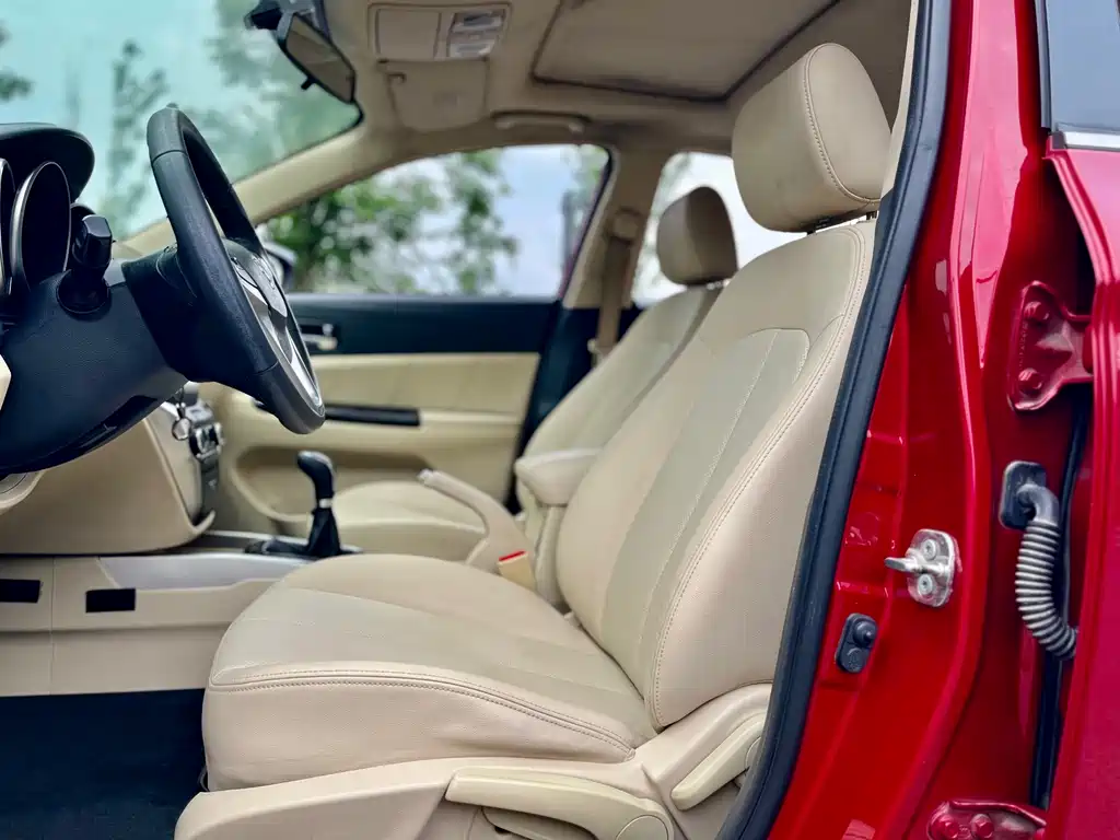 Eado 1.6 L Manual Luxury CN-V