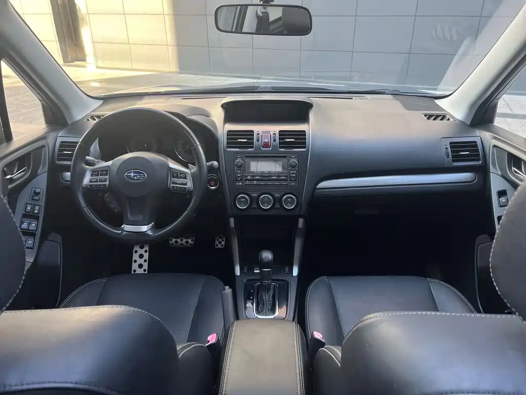 Forester 2.5 i Auto Distinguished