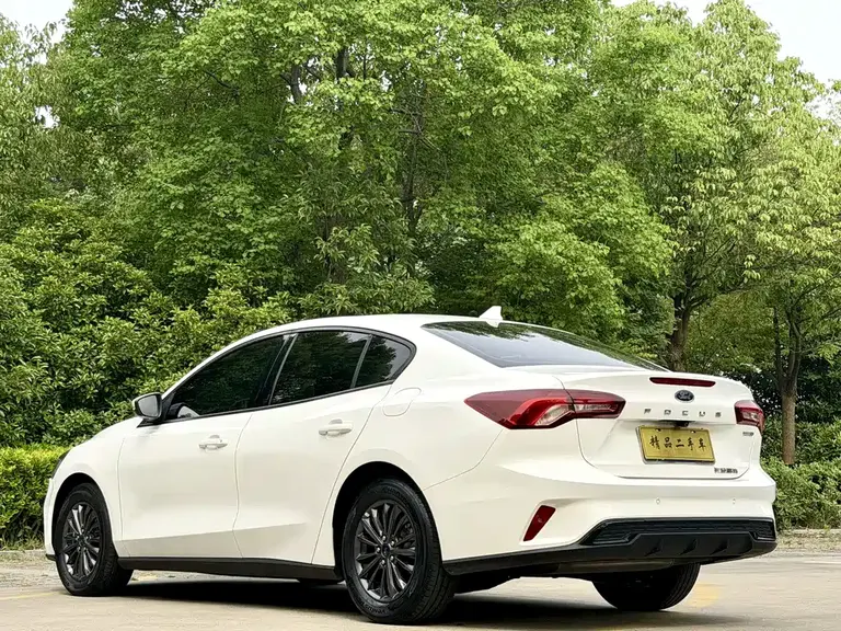 Ford Focus Sedan EcoBoost 180 Auto Racing