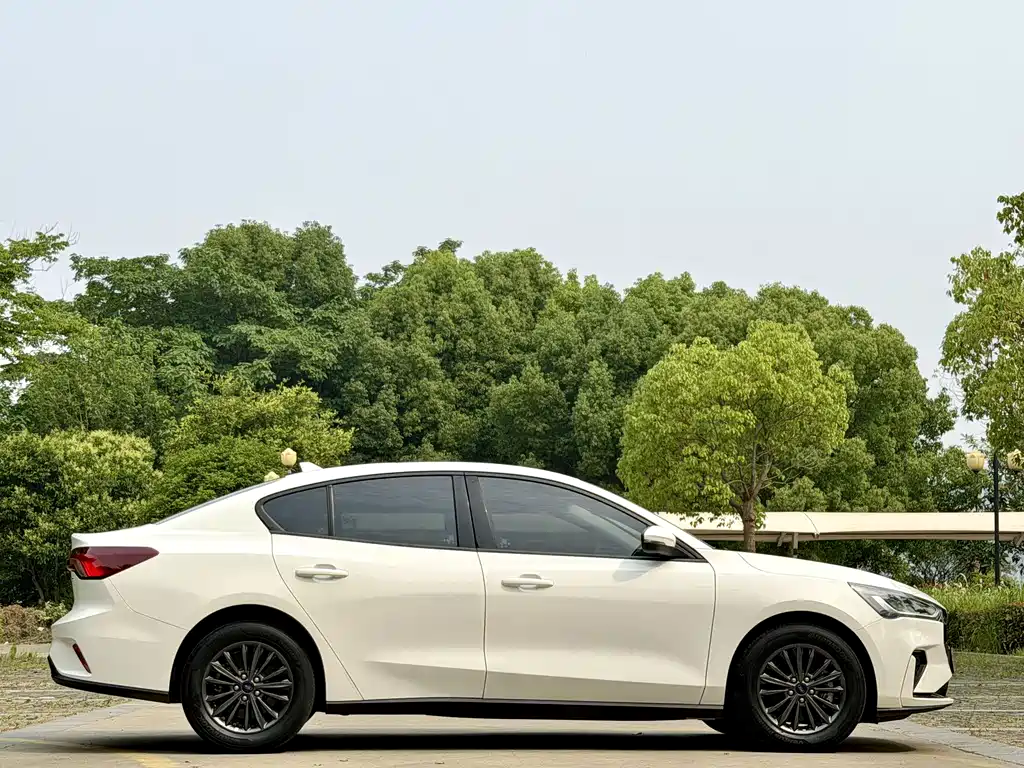 Focus Sedan EcoBoost 180 Auto Racing