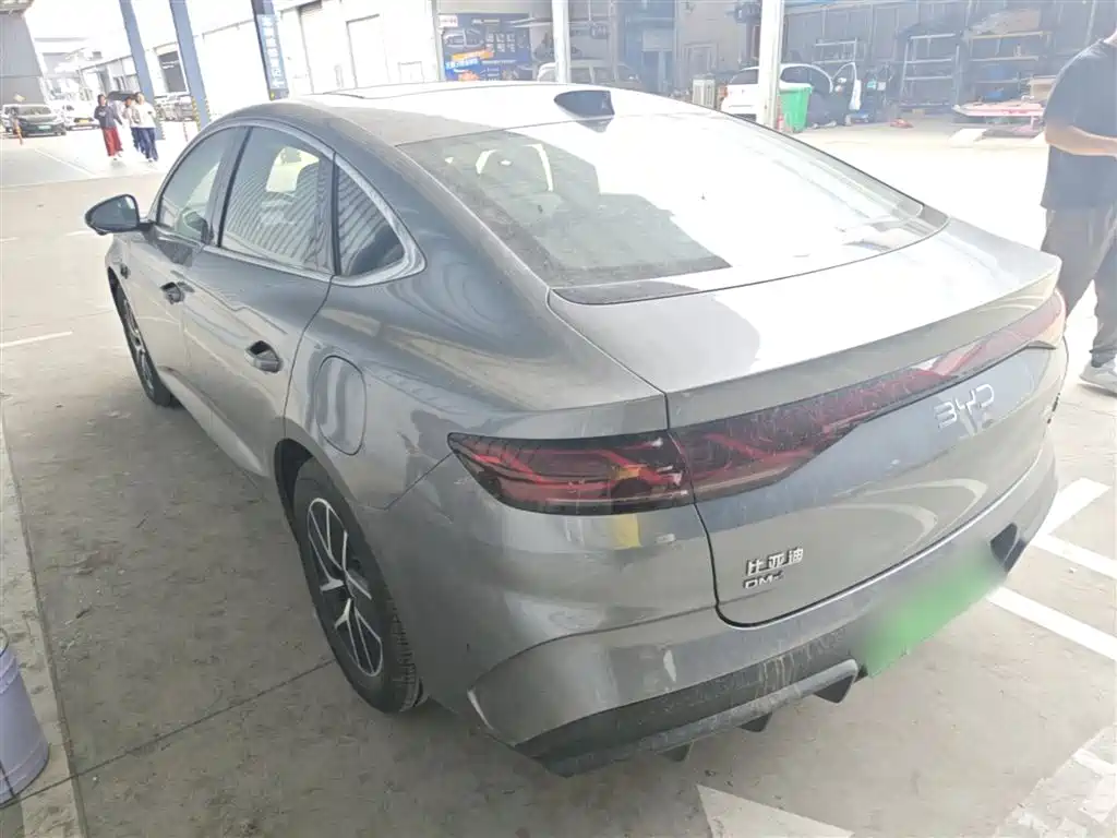 Qin L DM-i Smart Drive 120 KM Leading