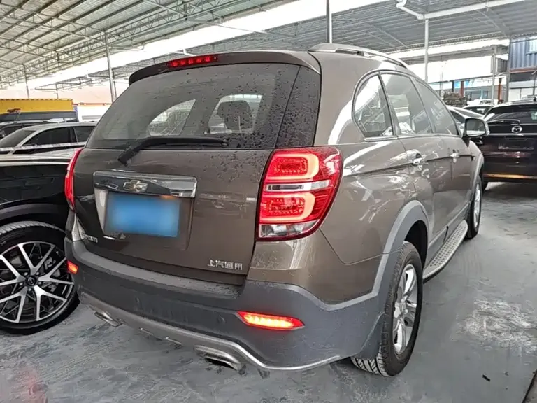 Chevrolet Captiva 2.4 L 2 WD Luxury 7-seat