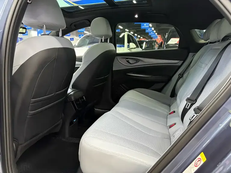 BYD Seal DM-i 1.5 L 121 km Luxury