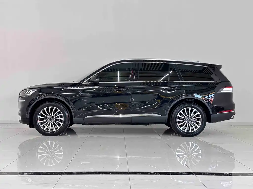 Aviator 飞行家 2023款 3.0 T V6 四驱尊雅巡航版 六座