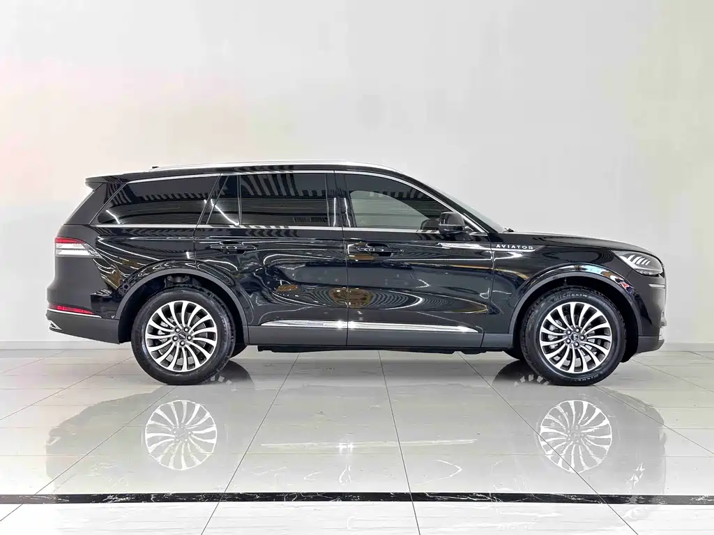 Aviator 飞行家 2023款 3.0 T V6 四驱尊雅巡航版 六座