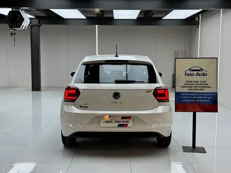 Volkswagen Polo Plus 1.5 L Auto Colorful Tech