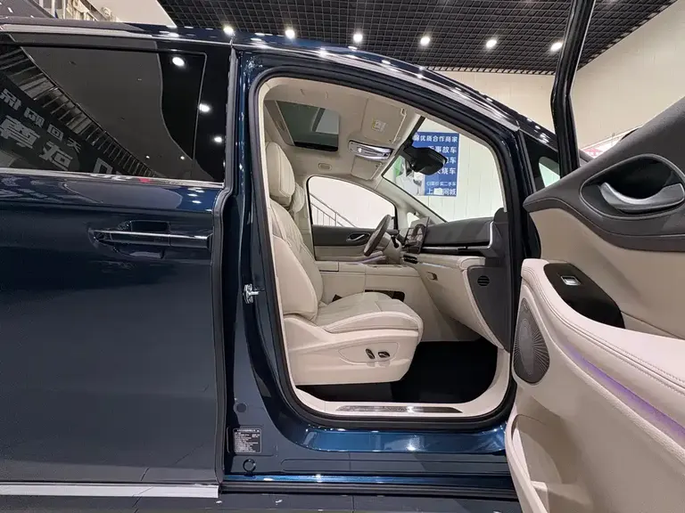 Voyah Dreamer PHEV 4 WD Flagship Qiankun