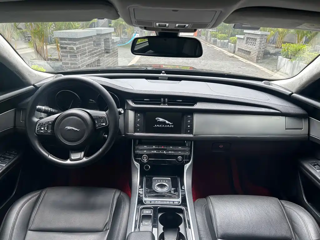 Jaguar XFL XFL 2.0 T 200 PS Elegance