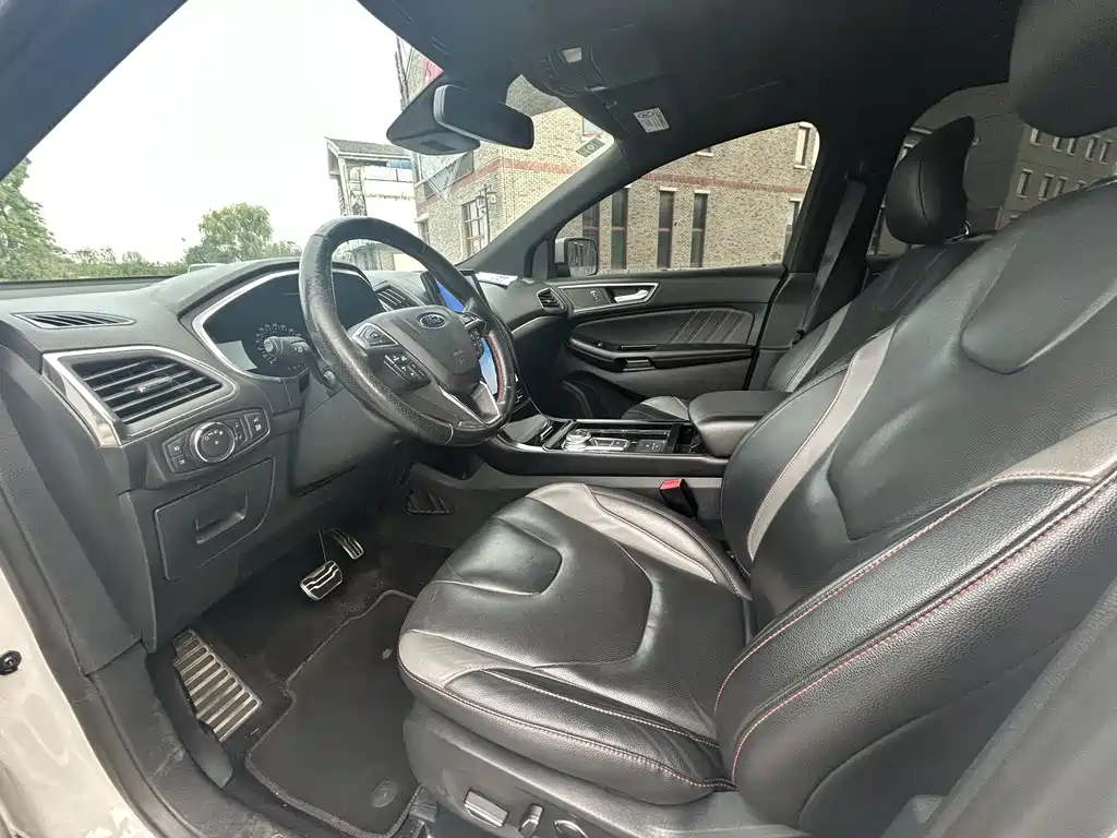 Edge EcoBoost 245 2 WD ST-Line 5-seat
