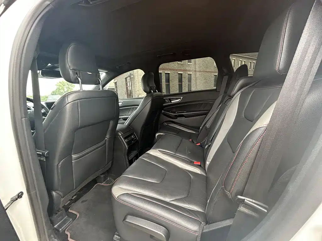 Edge EcoBoost 245 2 WD ST-Line 5-seat