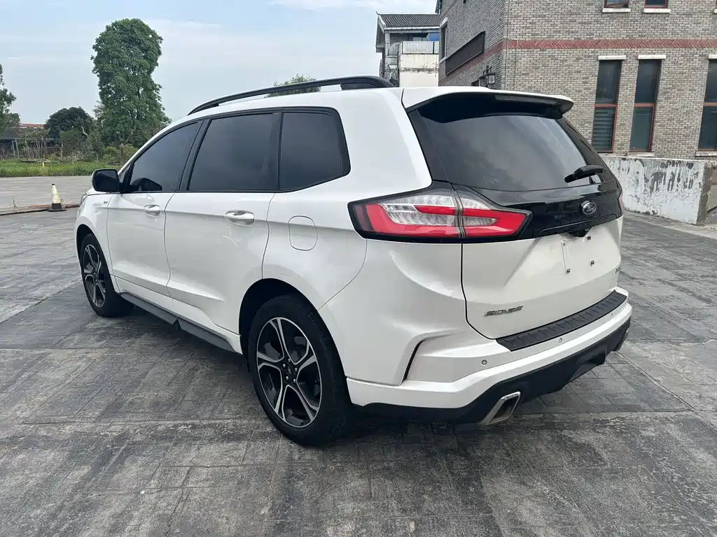 Edge EcoBoost 245 2 WD ST-Line 5-seat