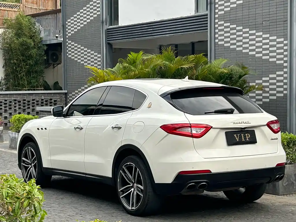 Levante 3.0 T Standard