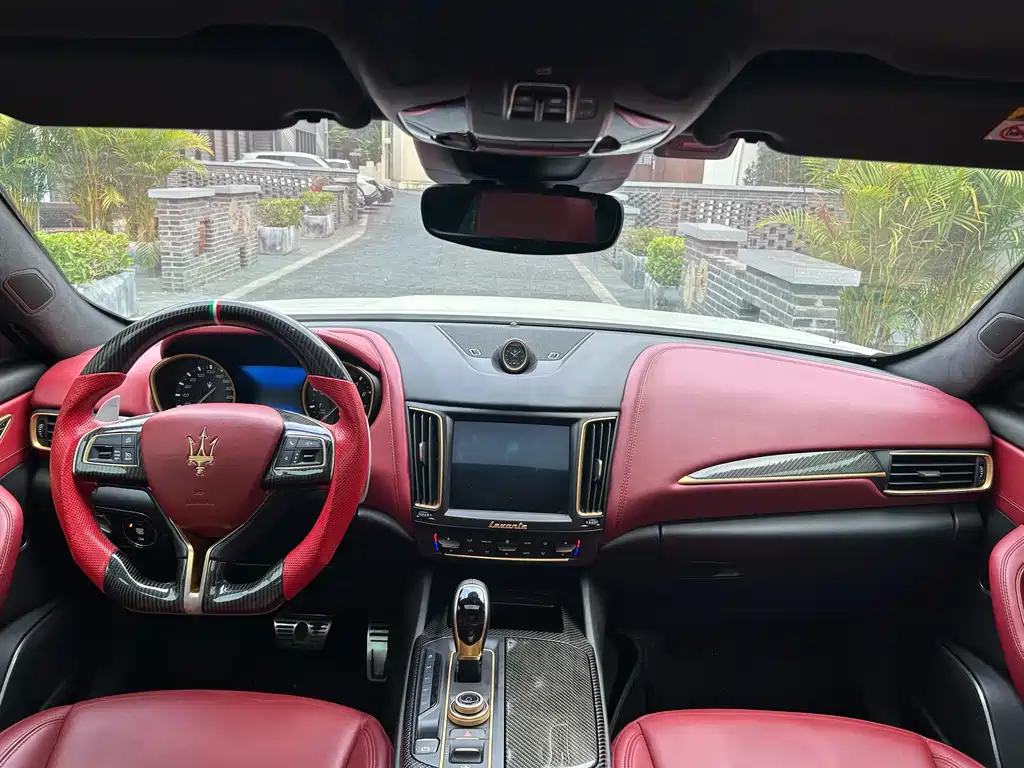 Levante 3.0 T Standard