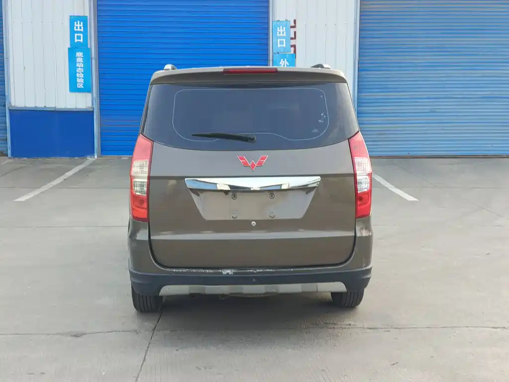 Wuling Hongguang 1.5 L S Luxury