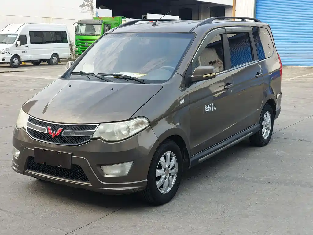 Wuling Hongguang 1.5 L S Luxury