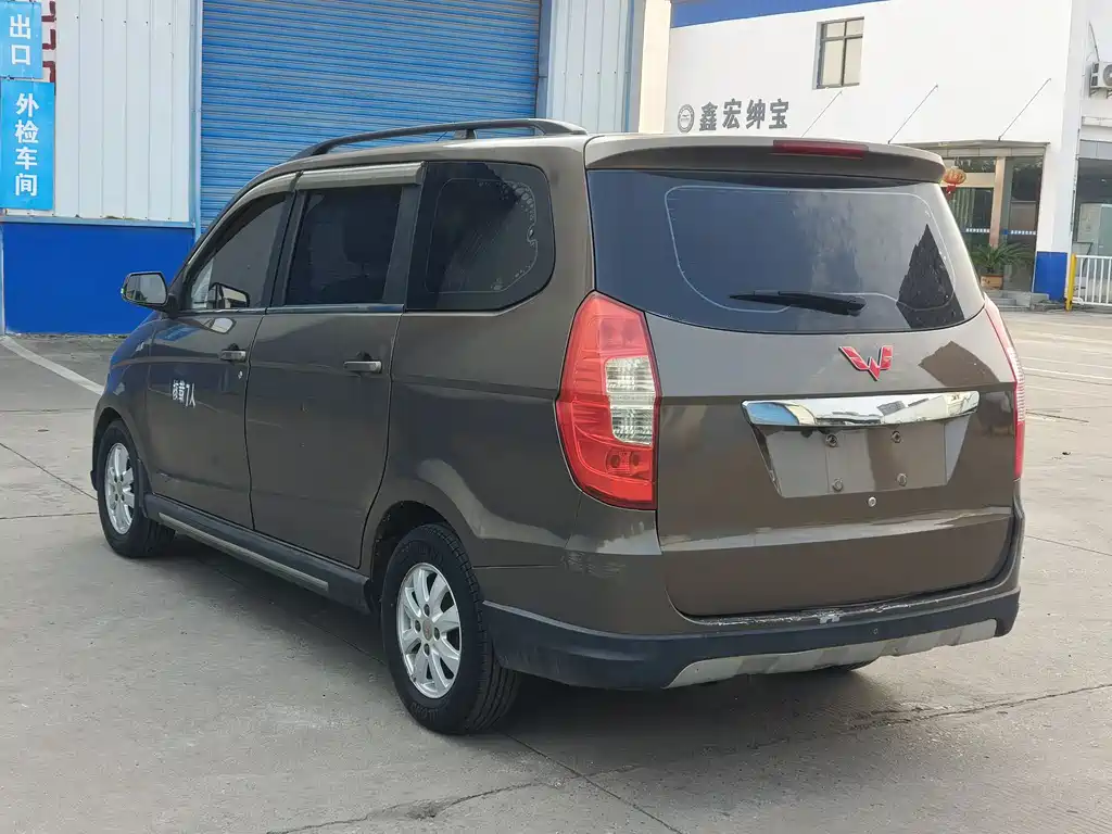Wuling Hongguang 1.5 L S Luxury