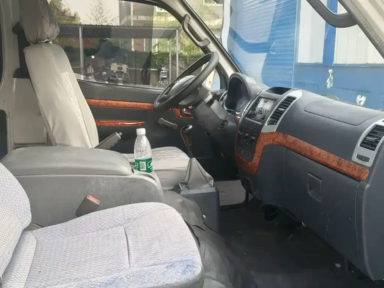 Golden Dragon Hiace 金旅海狮 2019款 2.0 L汽油版长轴高顶V20