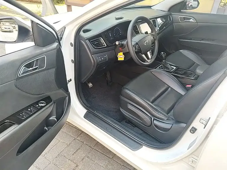 Hyundai Mistra 1.8 L Auto Intelligent GLS