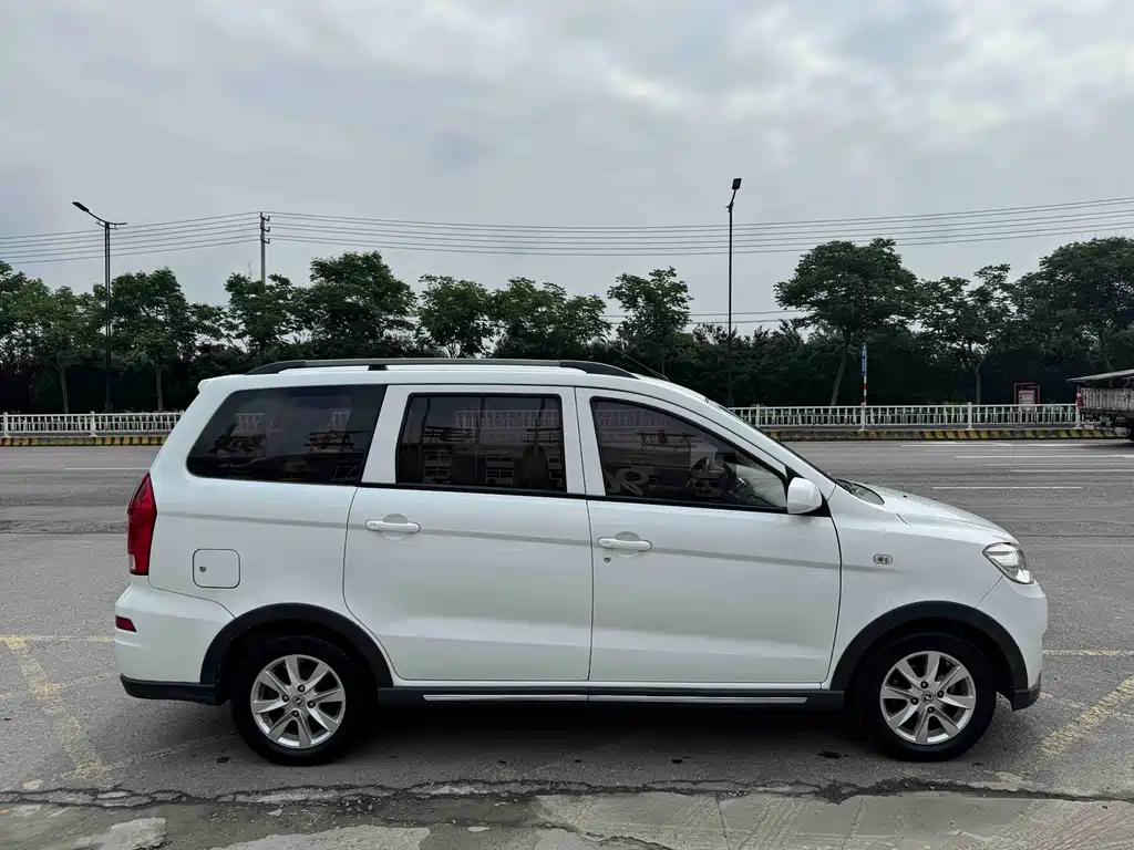 Fengguang 330 1.5 L Manual Comfort DK15-02