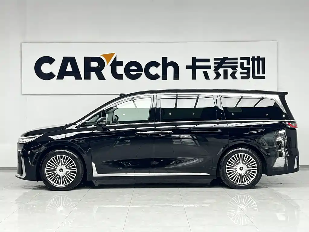 Voyah Dreamer PHEV 4 WD Distinguished Qiankun