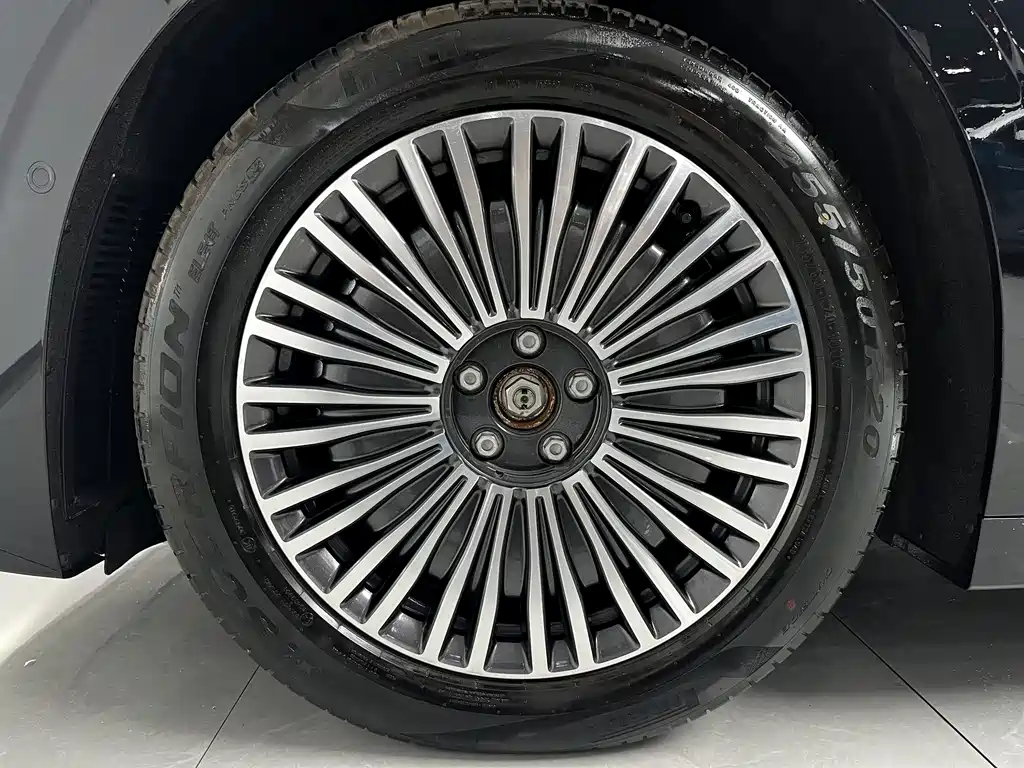 Voyah Dreamer PHEV 4 WD Distinguished Qiankun