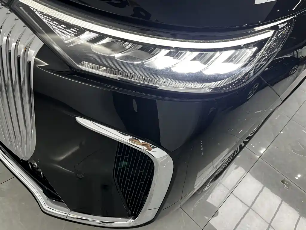 Voyah Dreamer PHEV 4 WD Distinguished Qiankun