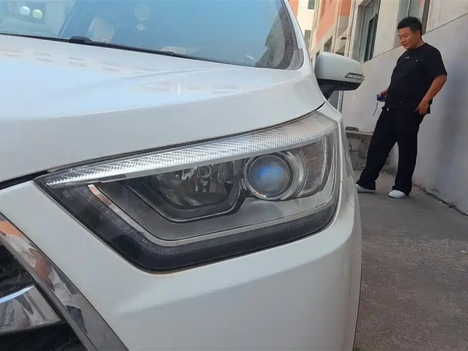 Refine S3 1.5 L CVT Luxury Intelligent Premium