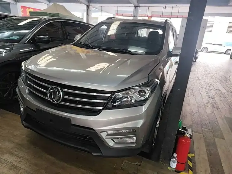 Dongfeng Fengguang S560 1.8 L CVT Elite