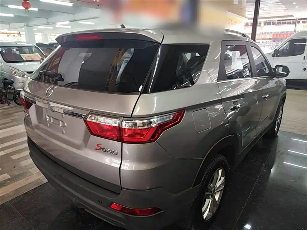 Fengguang S560 1.8 L CVT Elite