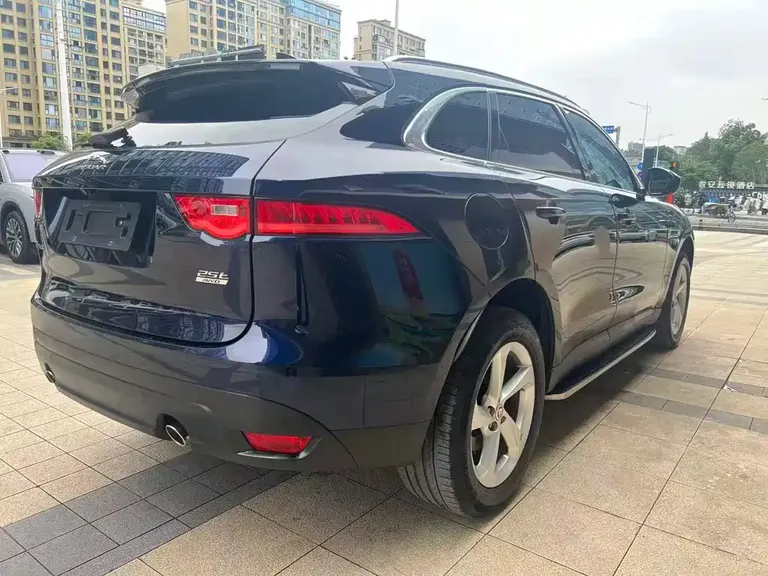 Jaguar F-PACE 2.0 T 2 WD R-Sport Sport