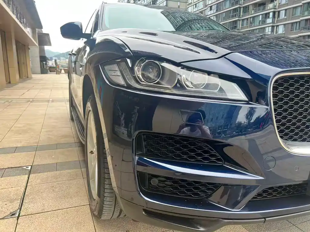 Jaguar F-PACE 2.0 T 2 WD R-Sport Sport