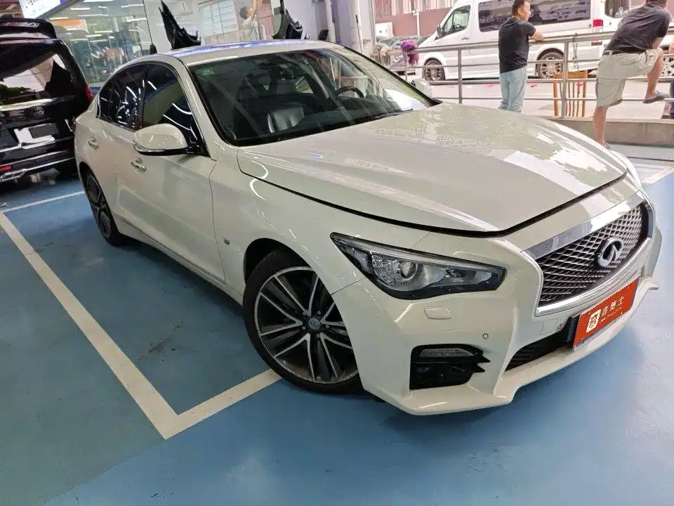 Infiniti Q50 3.7 L Luxury Sport