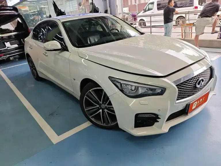 Infiniti Q50 3.7 L Luxury Sport