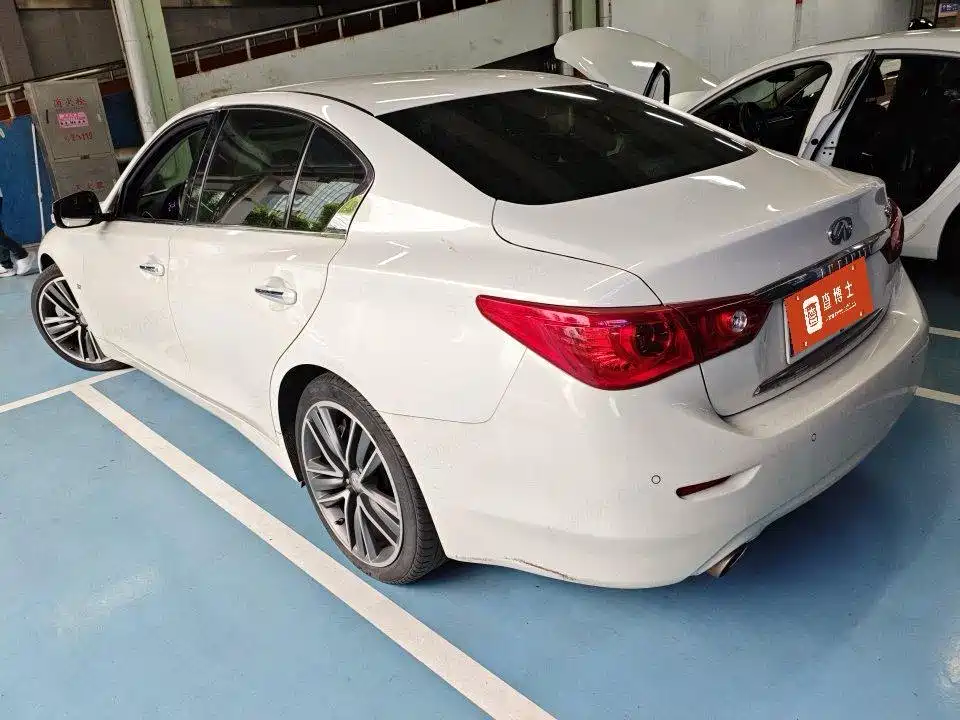 Infiniti Q50 3.7 L Luxury Sport