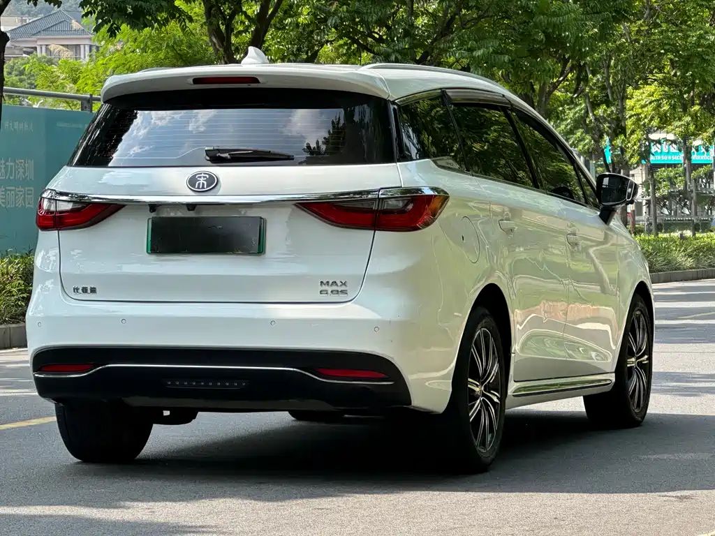 Song MAX NEV 宋MAX新能源 2019款 DM 1.5 T 智联致享型 6座 国VI