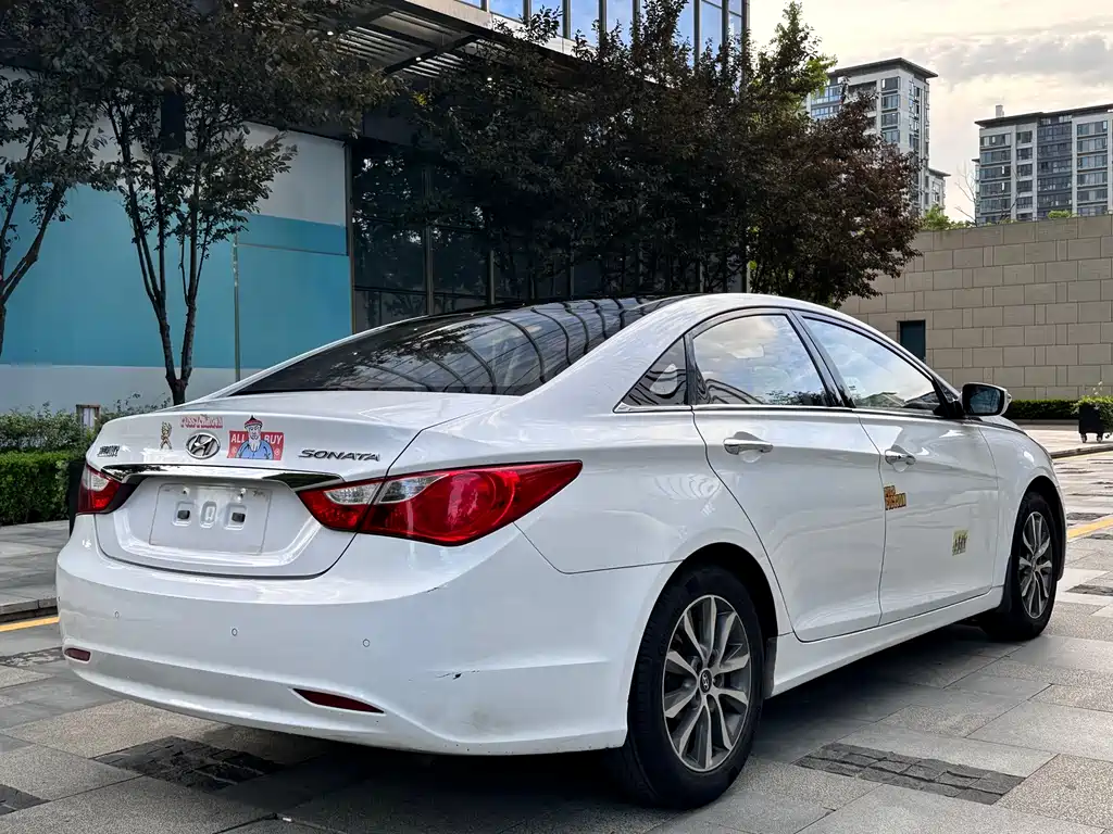 Sonata 2.0 L Auto Luxury