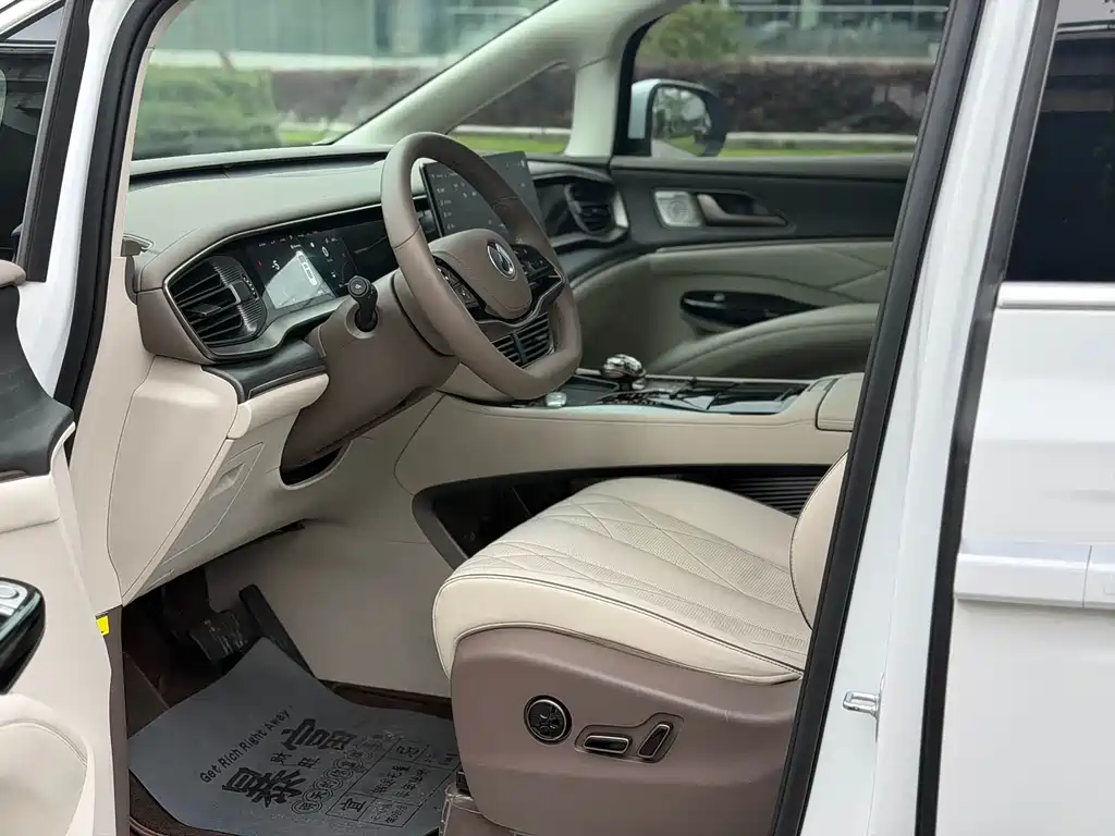 Denza D9 DM-i 970 4 WD Flagship