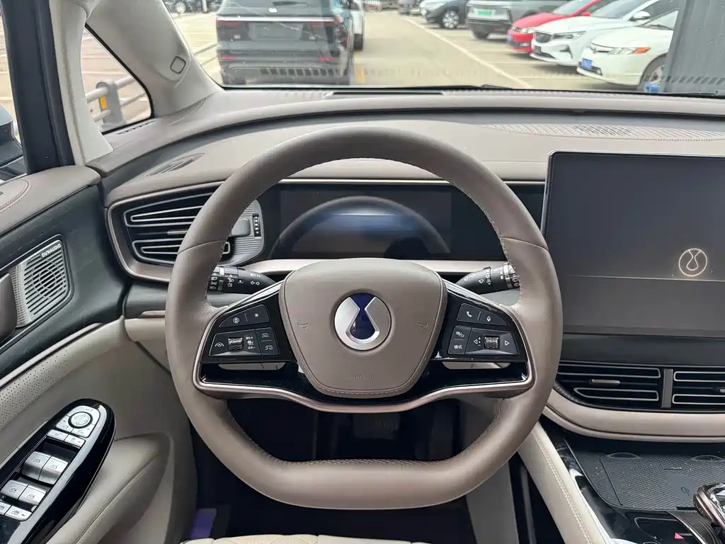 Denza D9 DM-i 970 4 WD Flagship
