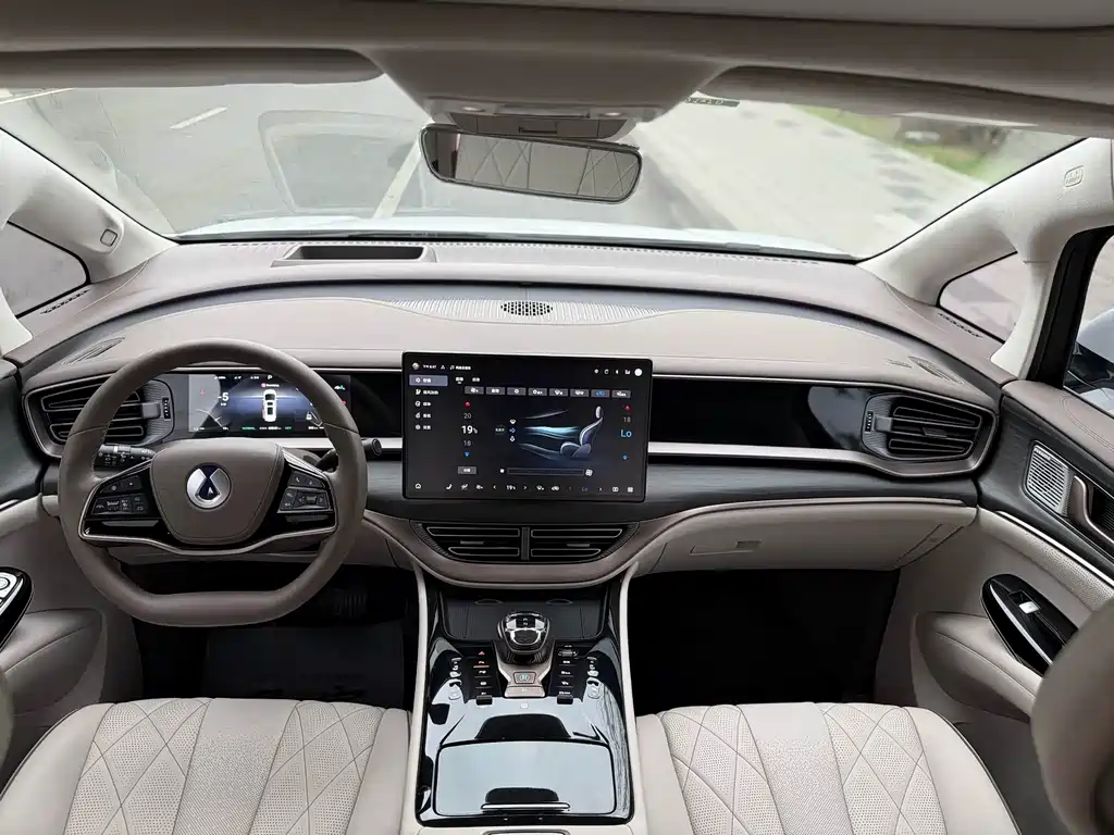 Denza D9 DM-i 970 4 WD Flagship