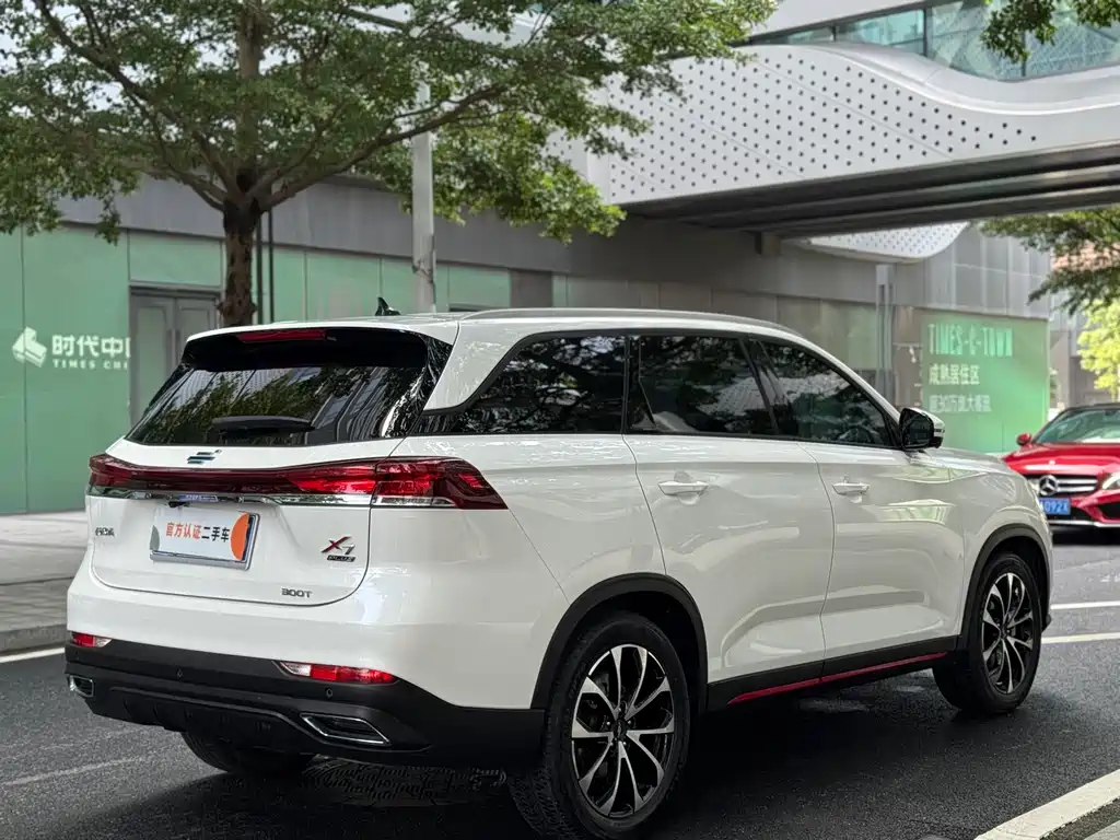 Changan Oshan X7 PLUS 长安欧尚X7 PLUS 2023款 畅享版 1.5 T自动尊贵型 7座