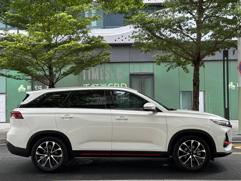 Changan Oshan X7 PLUS 长安欧尚X7 PLUS 2023款 畅享版 1.5 T自动尊贵型 7座