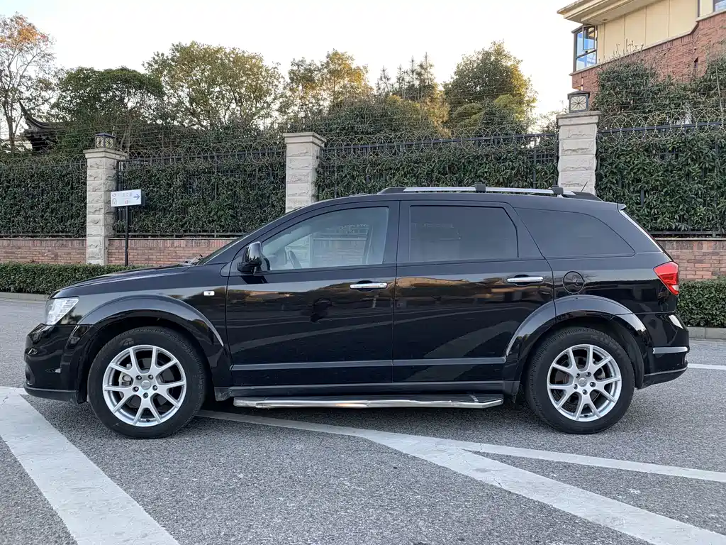 Journey 2.4 L 2 WD Wagon