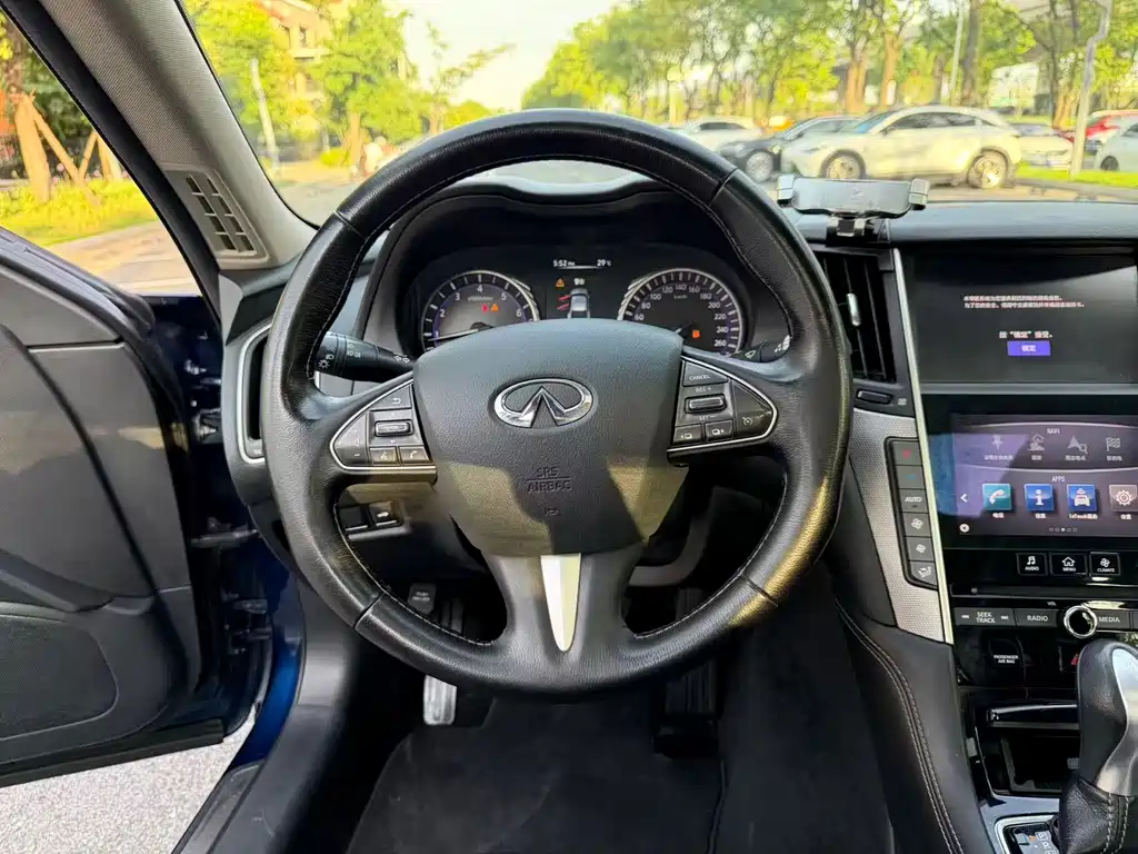 Infiniti Q50 L 2.0 T Joy