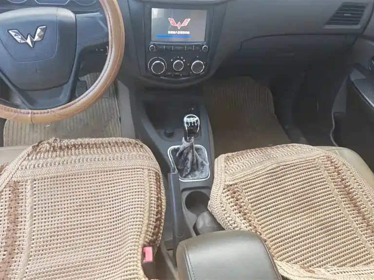 Wuling Hongguang 1.5 L S Comfort